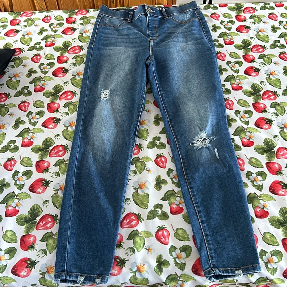 Cute high rise jeans!